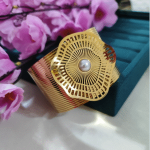 Anti-Tarnish Cuff Bracelet – Bold Elegance in Every Curve