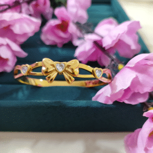 Bow Heart Anti-Tarnish Bracelet – Sweet Glamour for Your Golden Nights