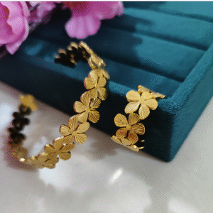 Floral Anti-Tarnish Cuff Bracelet with Ring – Delicate Beauty, Lasting Shine